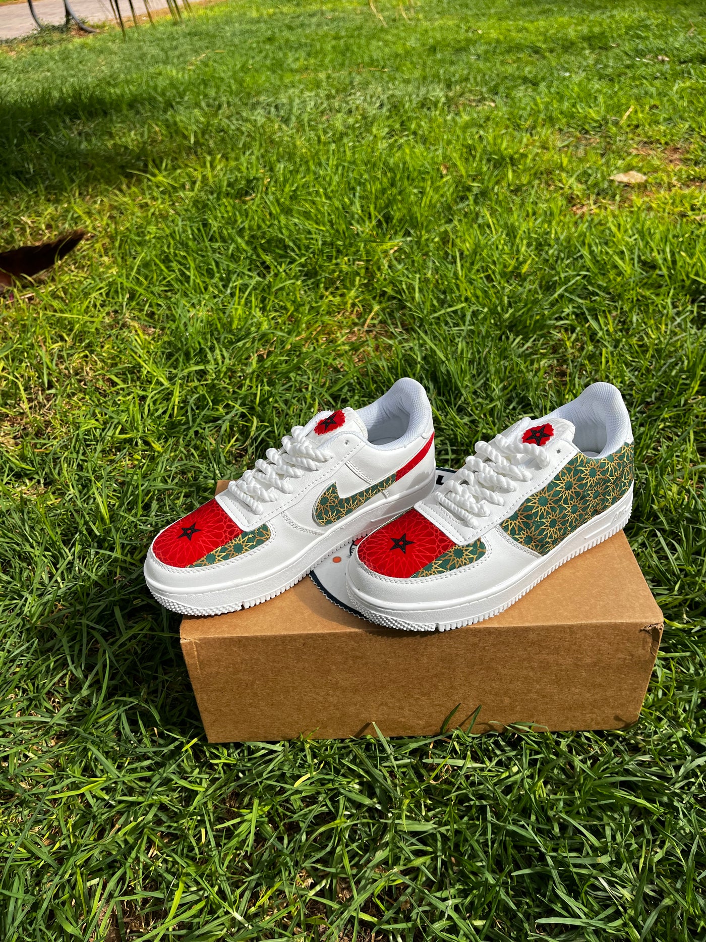 Custome Shoes Marocain Designe Personnalisées Pour Femmes et Hommes